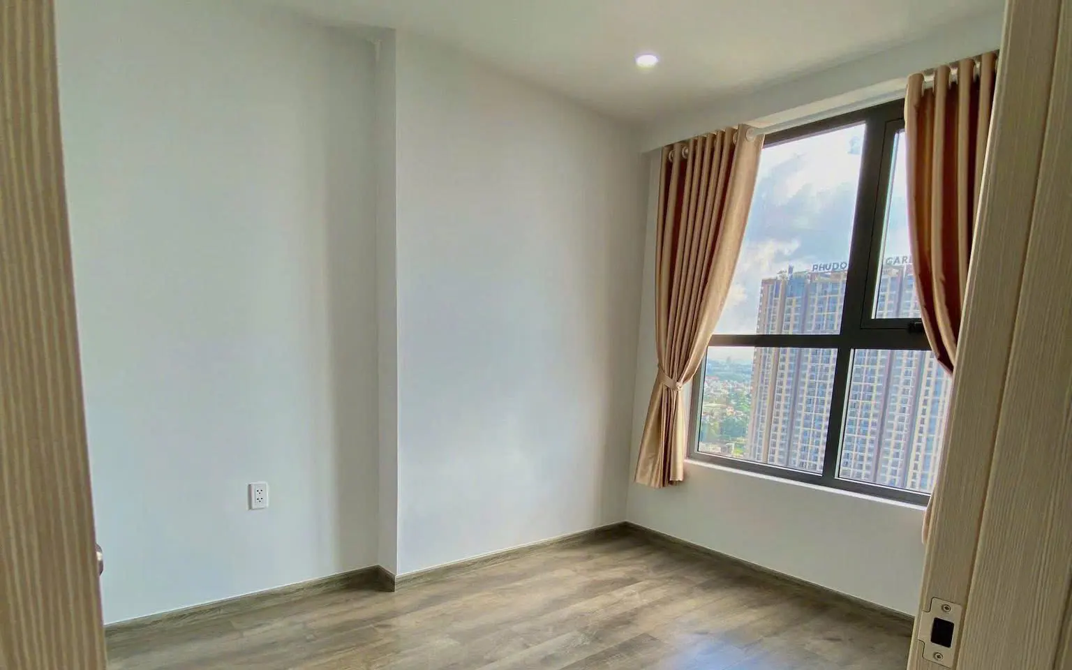 Thuê chung cư Bcons Miền Đông 5